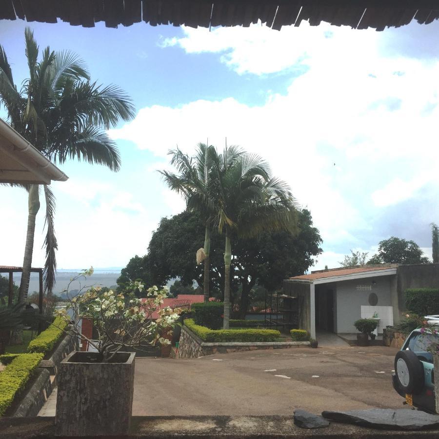 Carpe Diem Guesthouse Entebbe Exterior foto