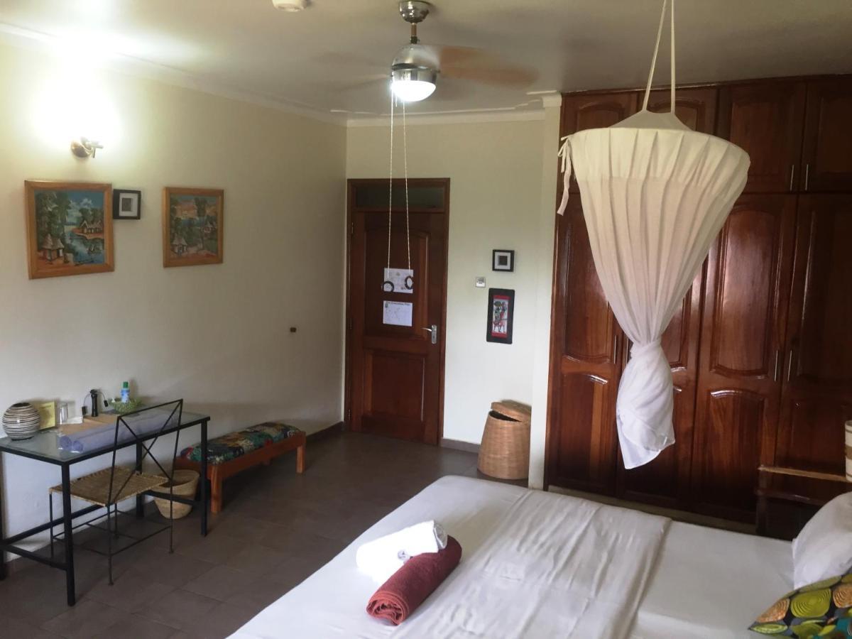 Carpe Diem Guesthouse Entebbe Exterior foto