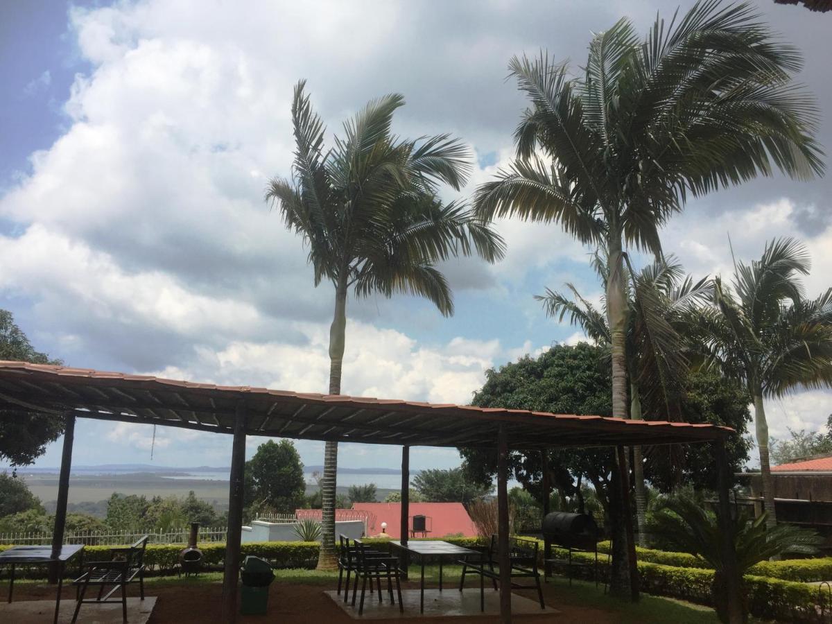 Carpe Diem Guesthouse Entebbe Exterior foto