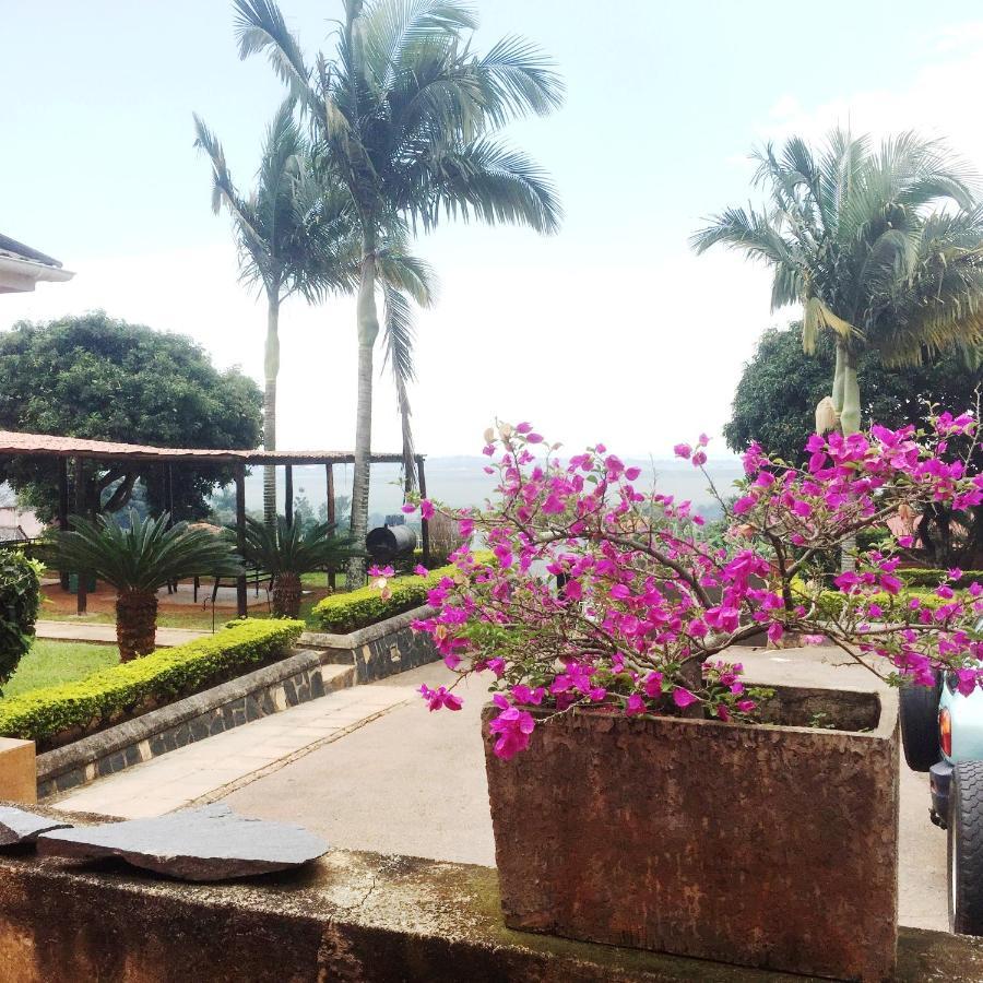 Carpe Diem Guesthouse Entebbe Exterior foto
