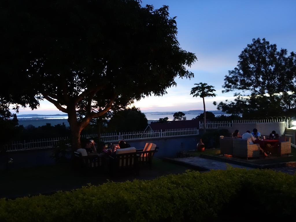 Carpe Diem Guesthouse Entebbe Exterior foto