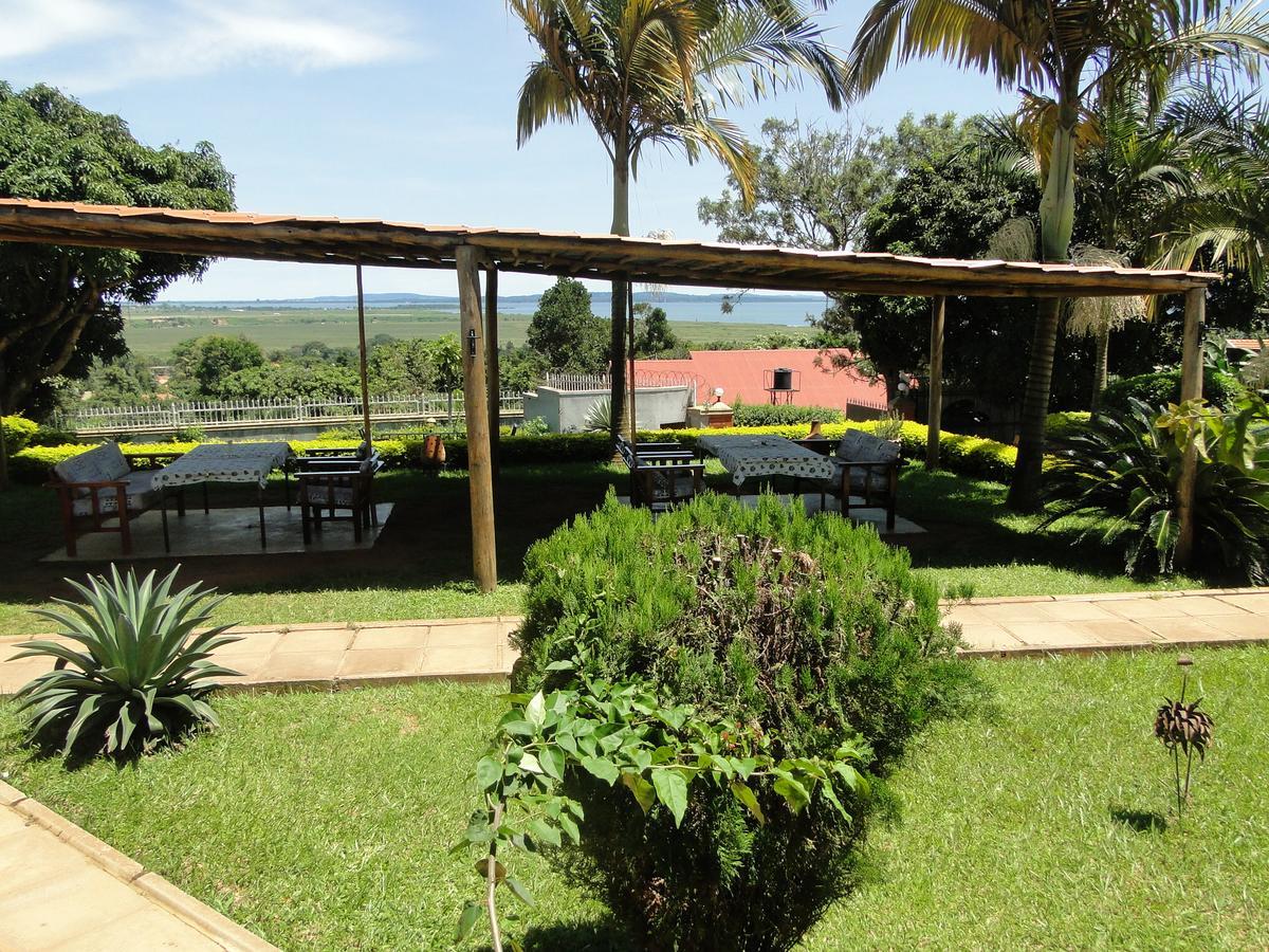 Carpe Diem Guesthouse Entebbe Exterior foto